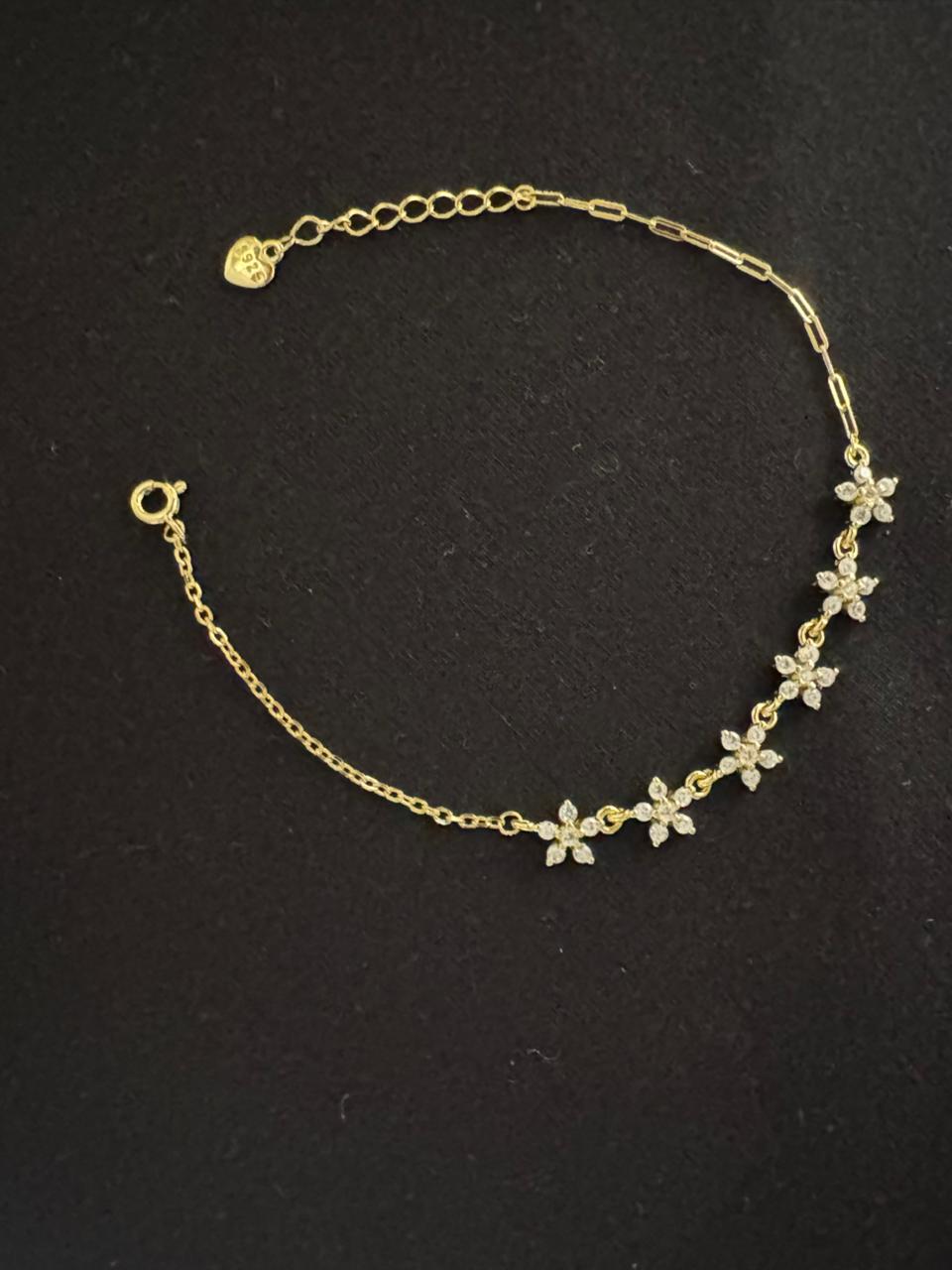 THE DAISY CHAIN BRACELET